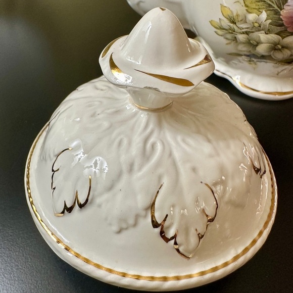 VINTAGE, CROWN DORSET, WHITE TEAPOT WITH PURPLE PANSIES & GOLD TRIM. - Picture 15 of 16